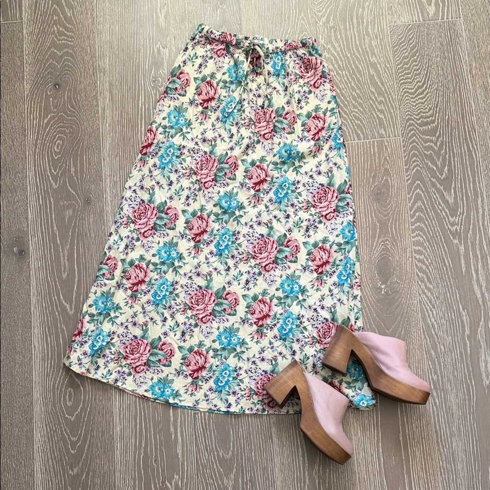 NWT Rolla’s Floral Midi Skirt in Cream with floral Blooms
